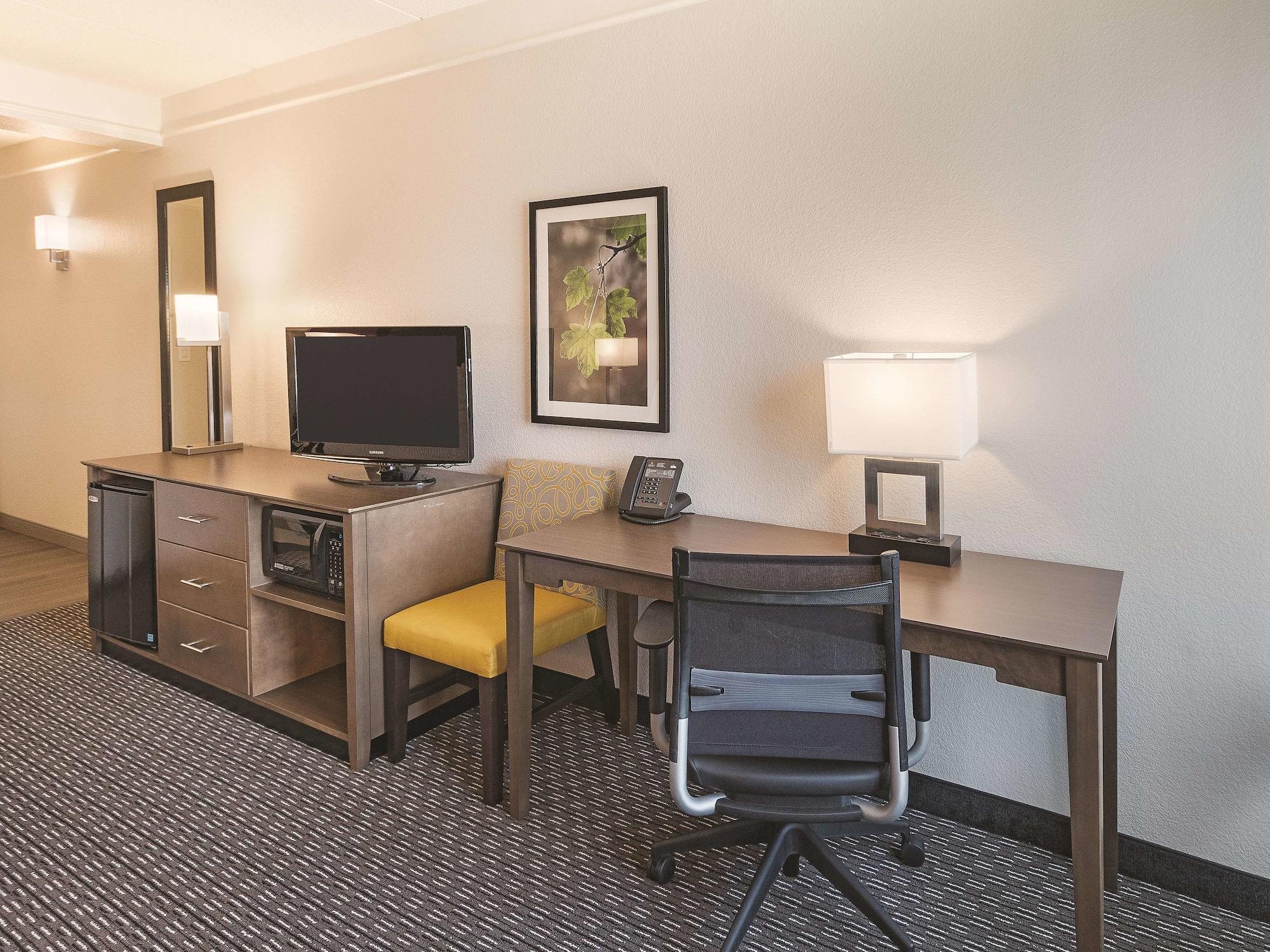 La Quinta By Wyndham Arlington North 6 Flags Dr Hotel Buitenkant foto
