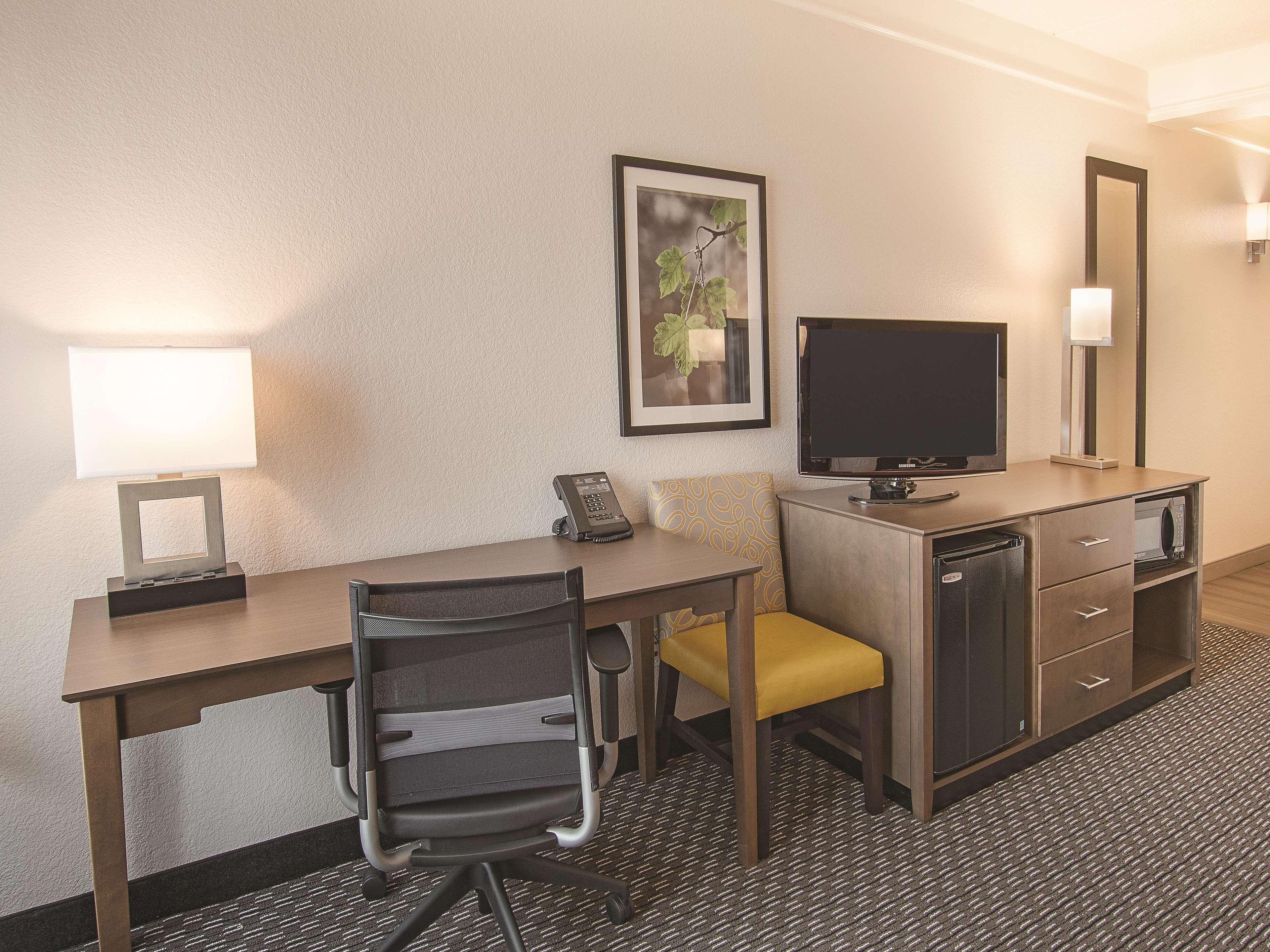 La Quinta By Wyndham Arlington North 6 Flags Dr Hotel Buitenkant foto