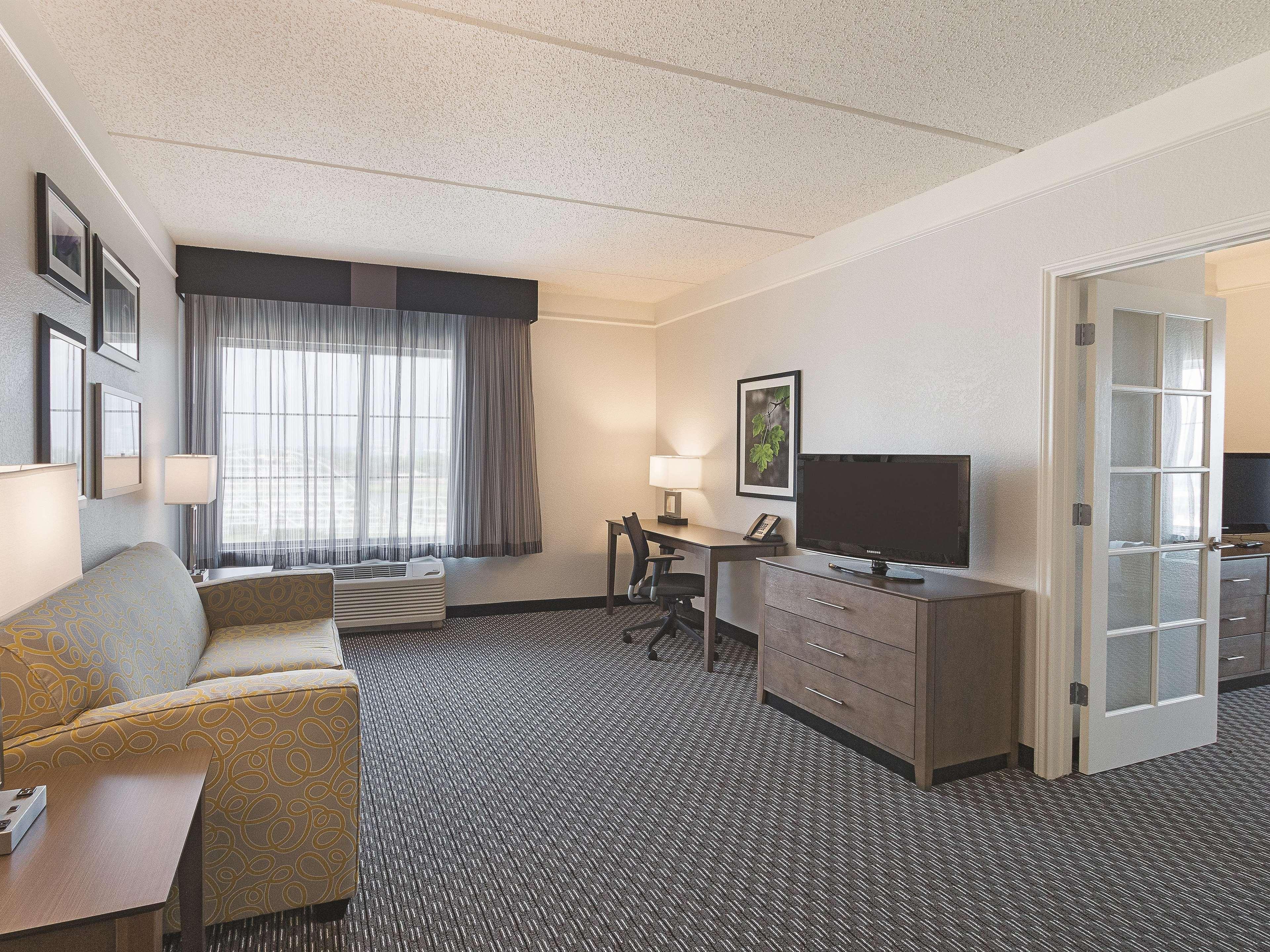 La Quinta By Wyndham Arlington North 6 Flags Dr Hotel Buitenkant foto