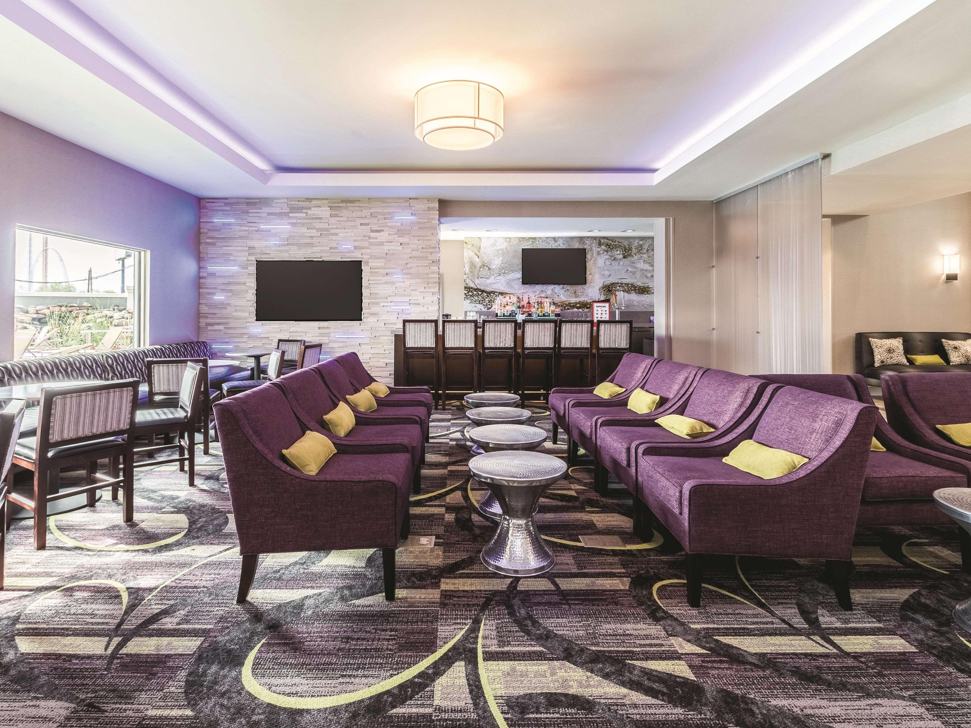 La Quinta By Wyndham Arlington North 6 Flags Dr Hotel Buitenkant foto