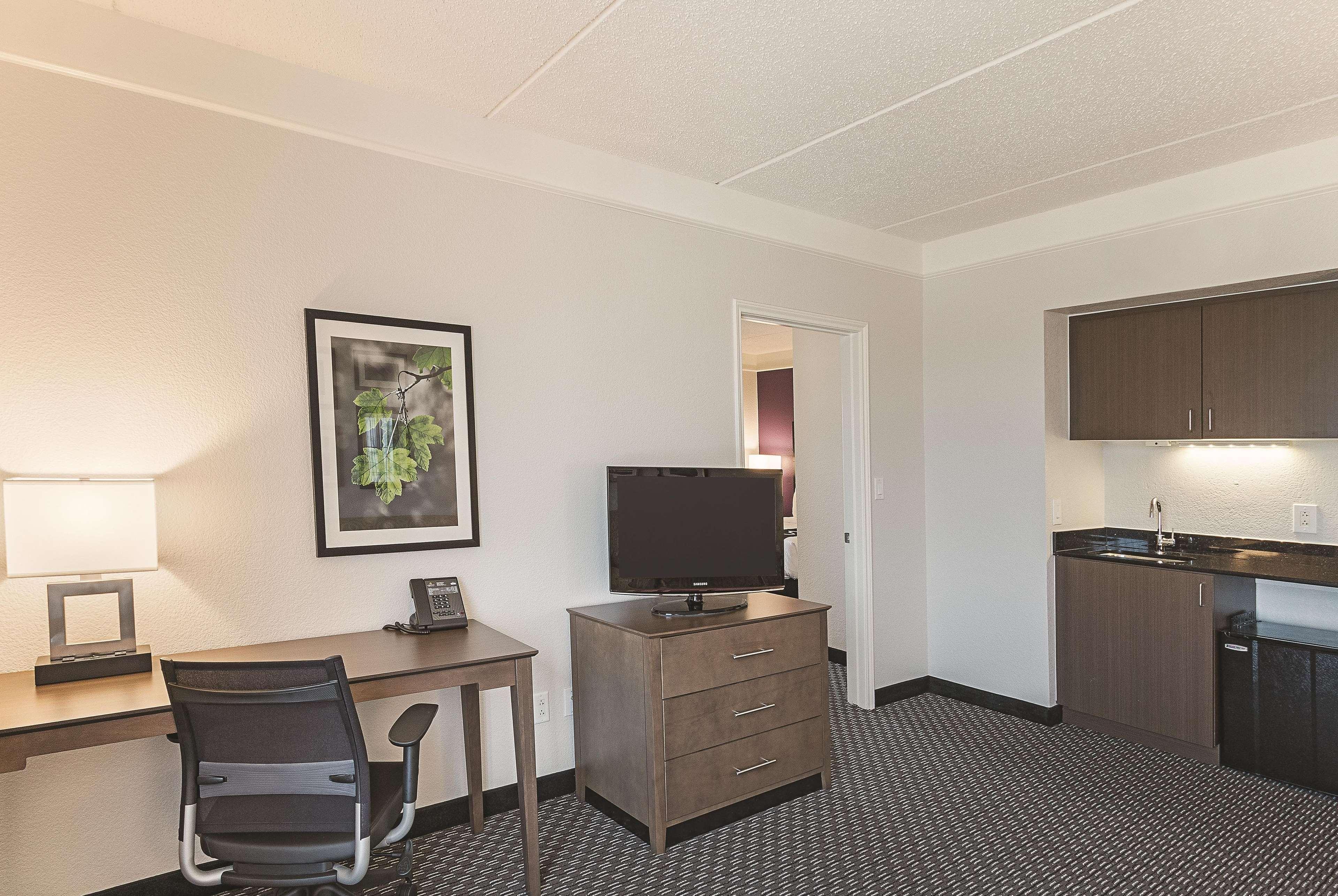 La Quinta By Wyndham Arlington North 6 Flags Dr Hotel Buitenkant foto