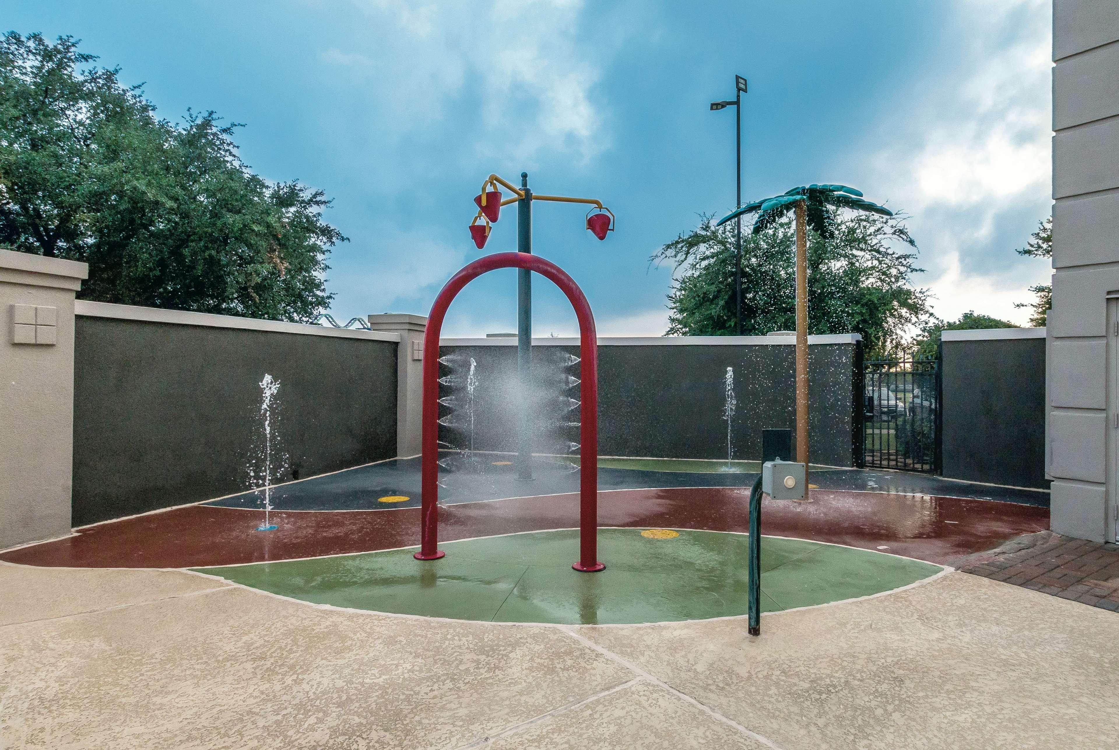La Quinta By Wyndham Arlington North 6 Flags Dr Hotel Buitenkant foto
