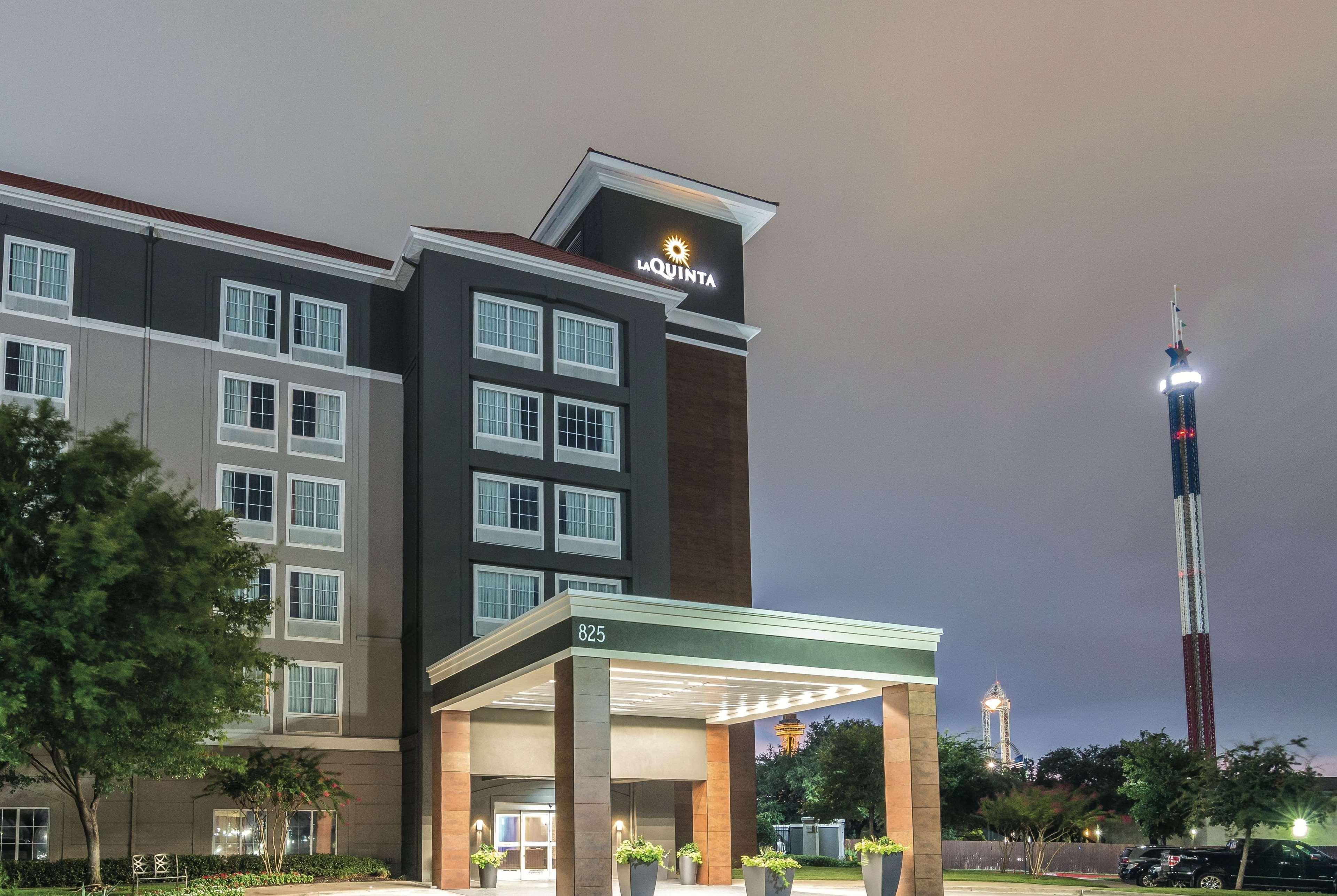 La Quinta By Wyndham Arlington North 6 Flags Dr Hotel Buitenkant foto