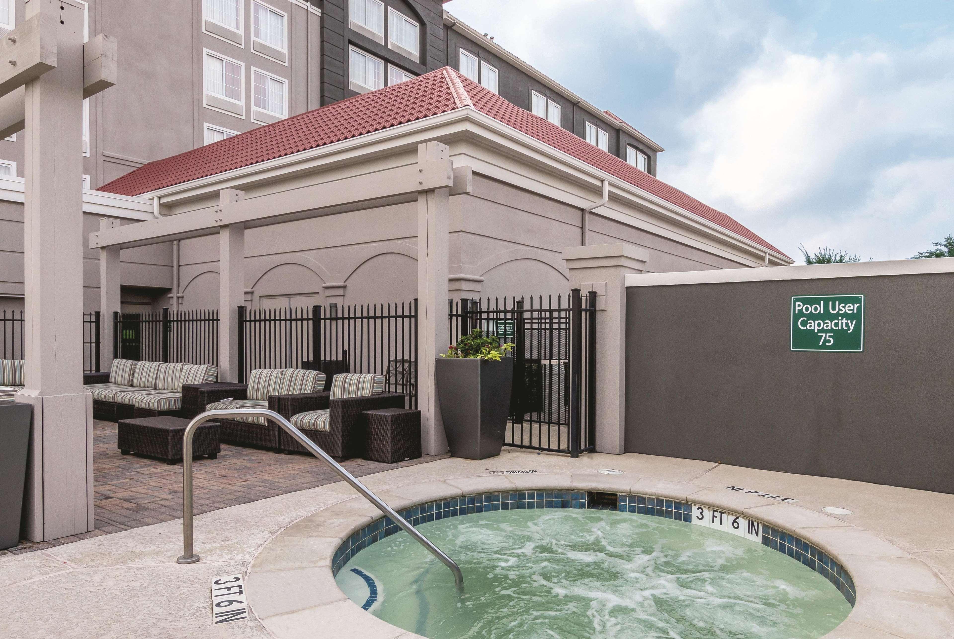 La Quinta By Wyndham Arlington North 6 Flags Dr Hotel Buitenkant foto