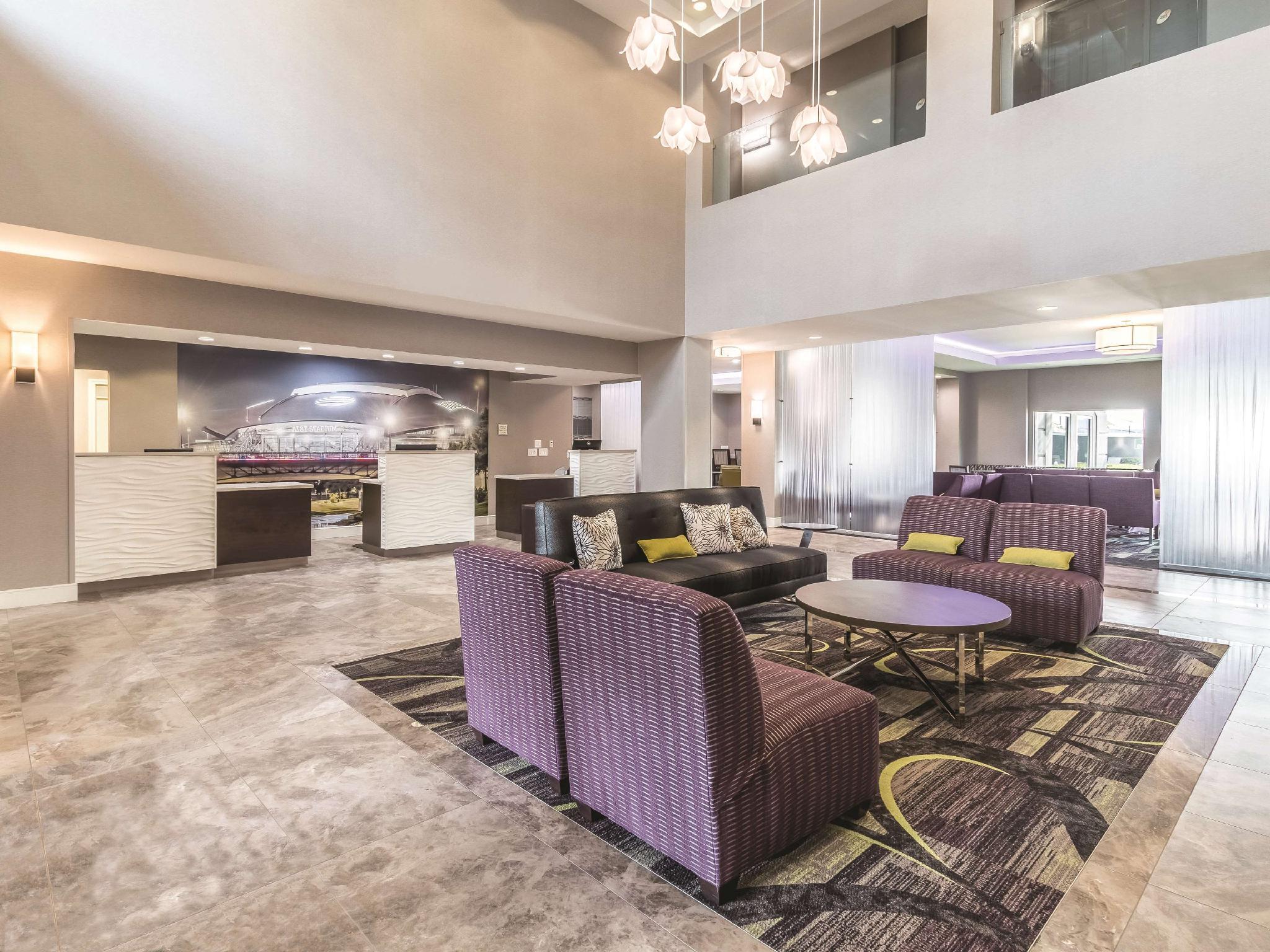 La Quinta By Wyndham Arlington North 6 Flags Dr Hotel Buitenkant foto
