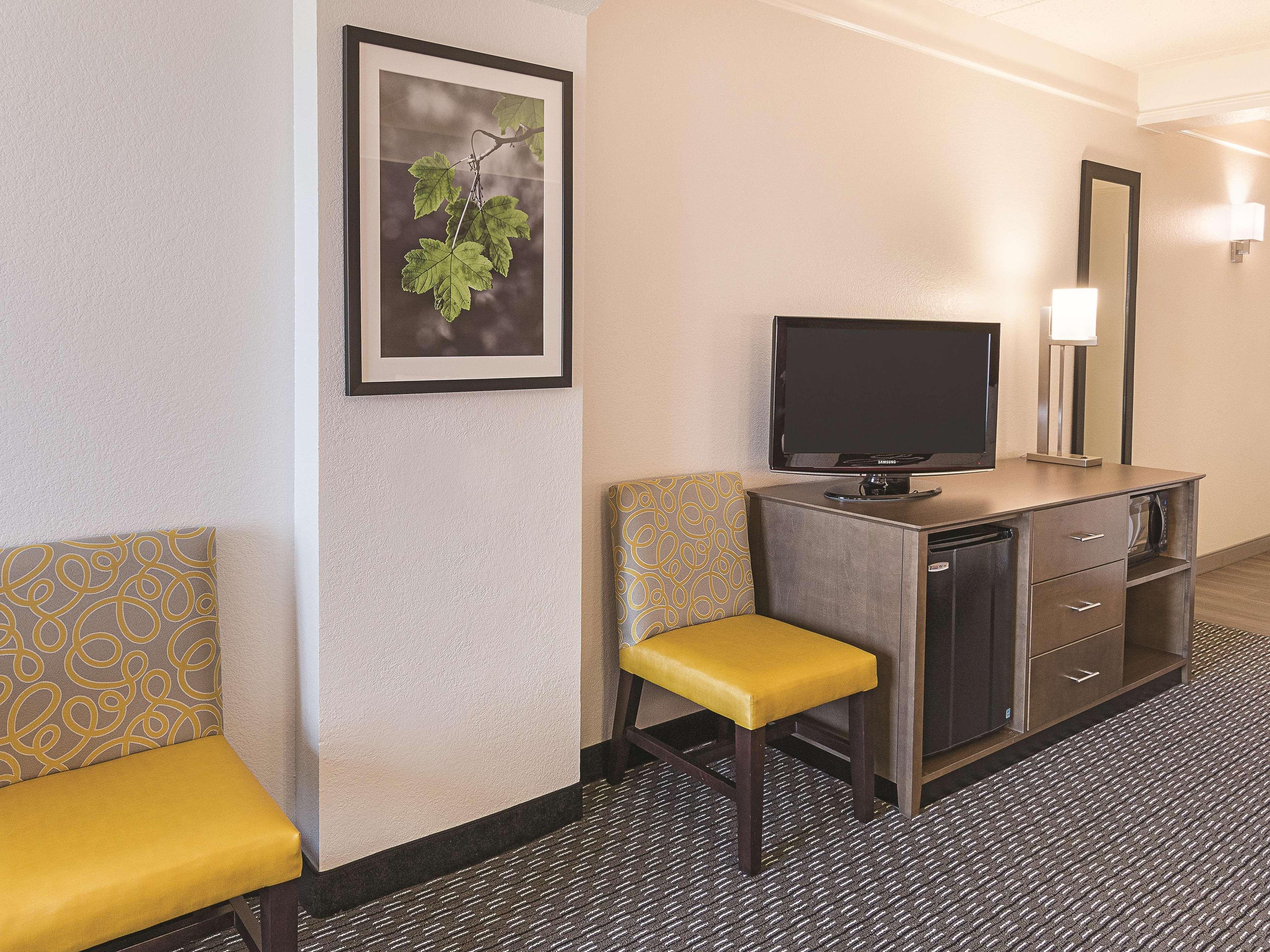 La Quinta By Wyndham Arlington North 6 Flags Dr Hotel Buitenkant foto