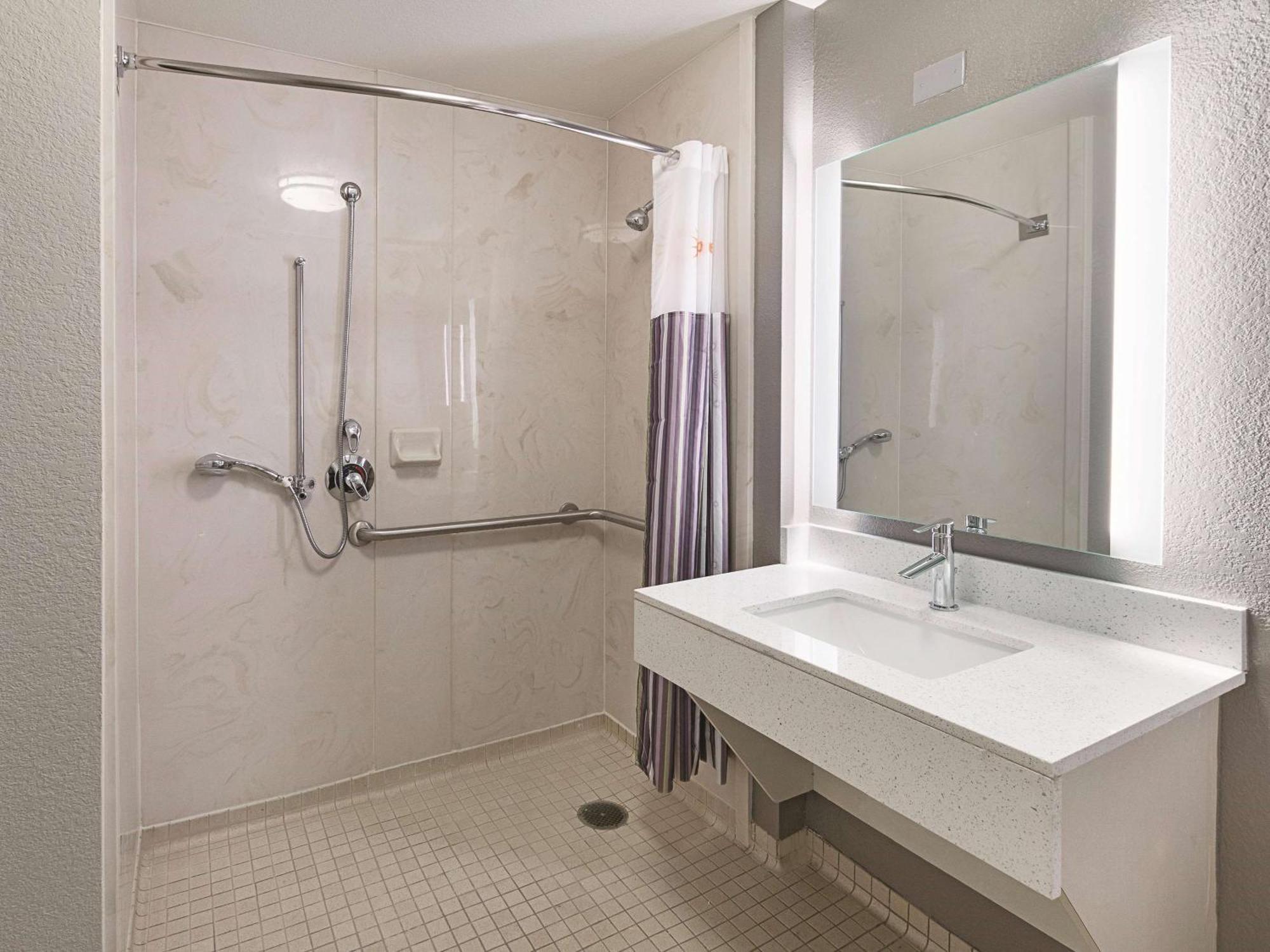 La Quinta By Wyndham Arlington North 6 Flags Dr Hotel Buitenkant foto