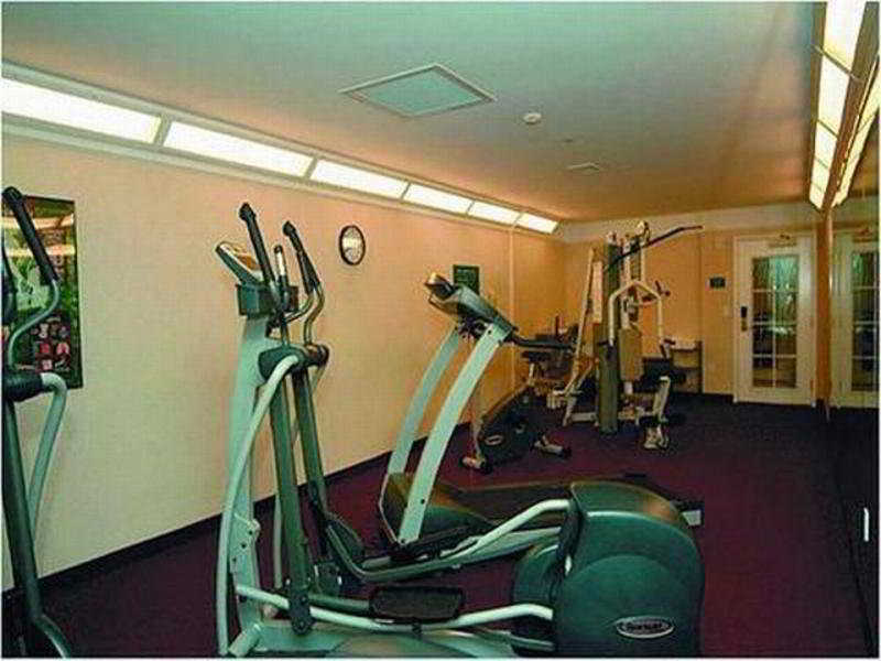 La Quinta By Wyndham Arlington North 6 Flags Dr Hotel Buitenkant foto