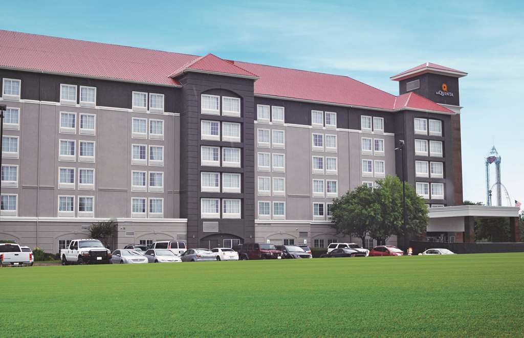 La Quinta By Wyndham Arlington North 6 Flags Dr Hotel Buitenkant foto