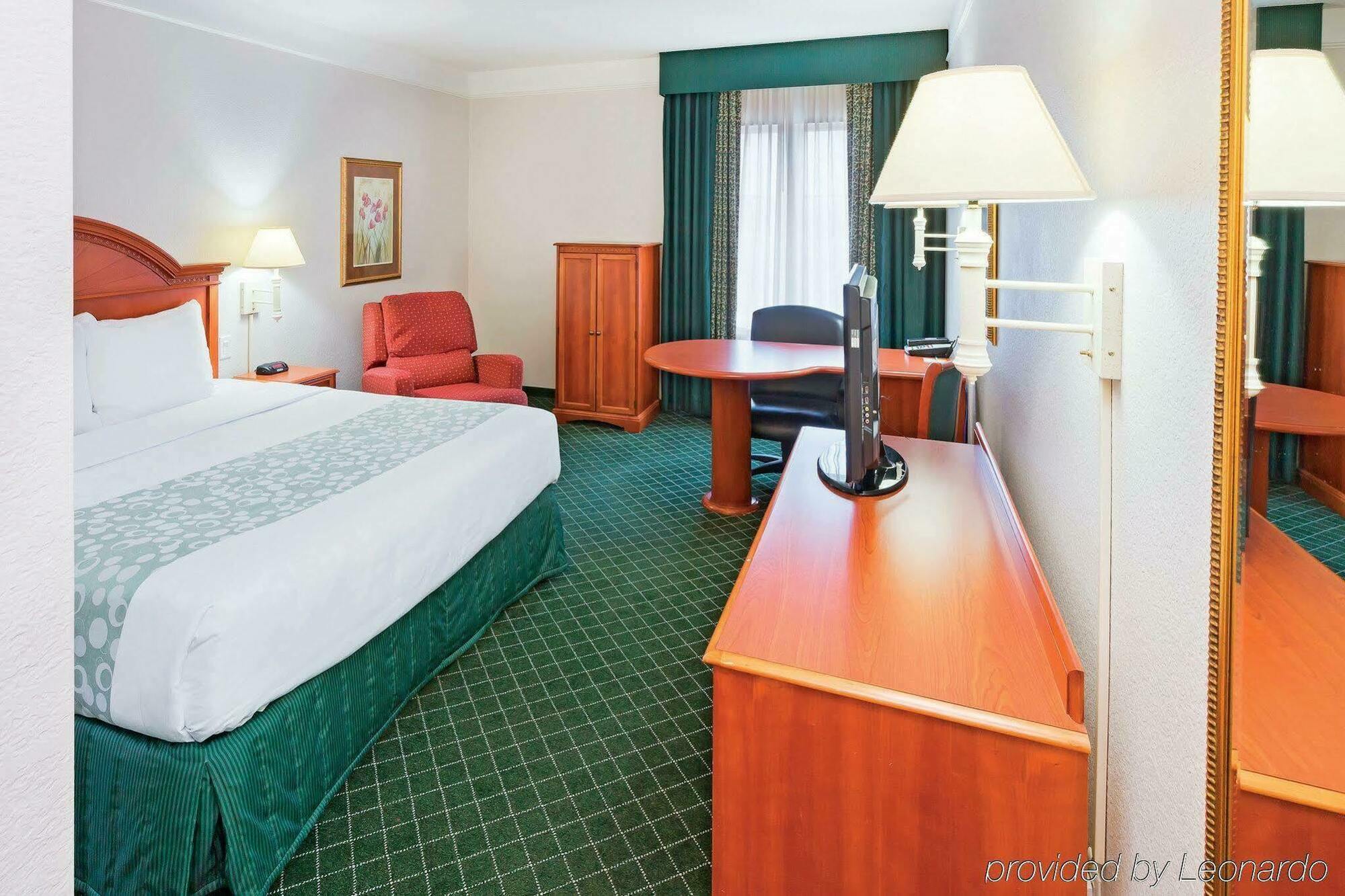 La Quinta By Wyndham Arlington North 6 Flags Dr Hotel Buitenkant foto